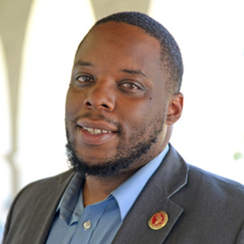 headshot of Damariyé Smith